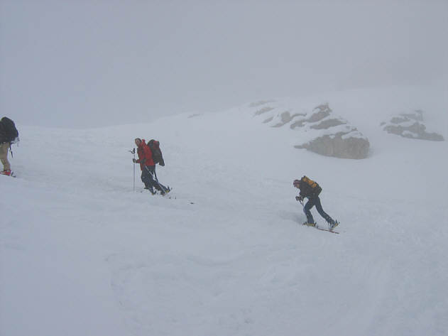 Mont&eacute;e sous la neige